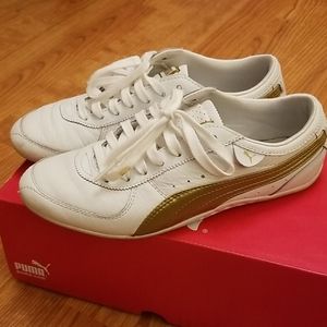 💞Sold💞 Puma Sneakers in White/Metallic Gold
